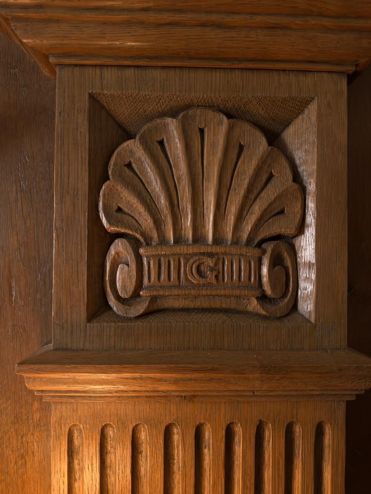 Close-up of a carved oak shell capital